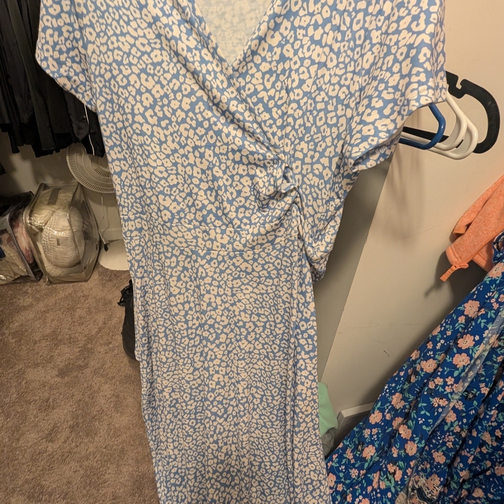 Chic Blue and White Leopard Print Maxi Dress